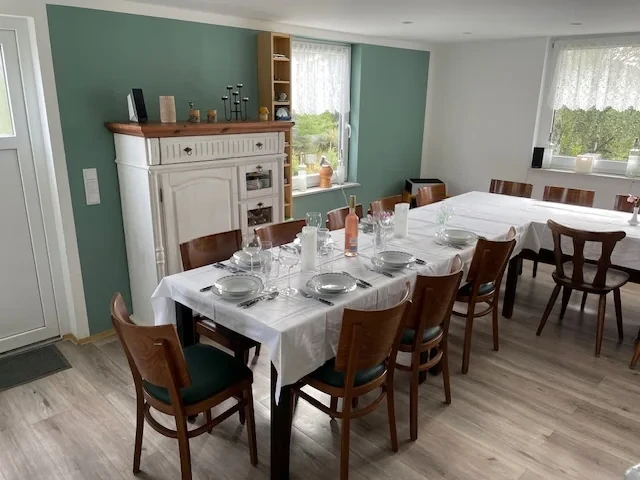 Gemütlicher Party- und Aufenthaltsraum im Bungalowdorf Zadelsdorf