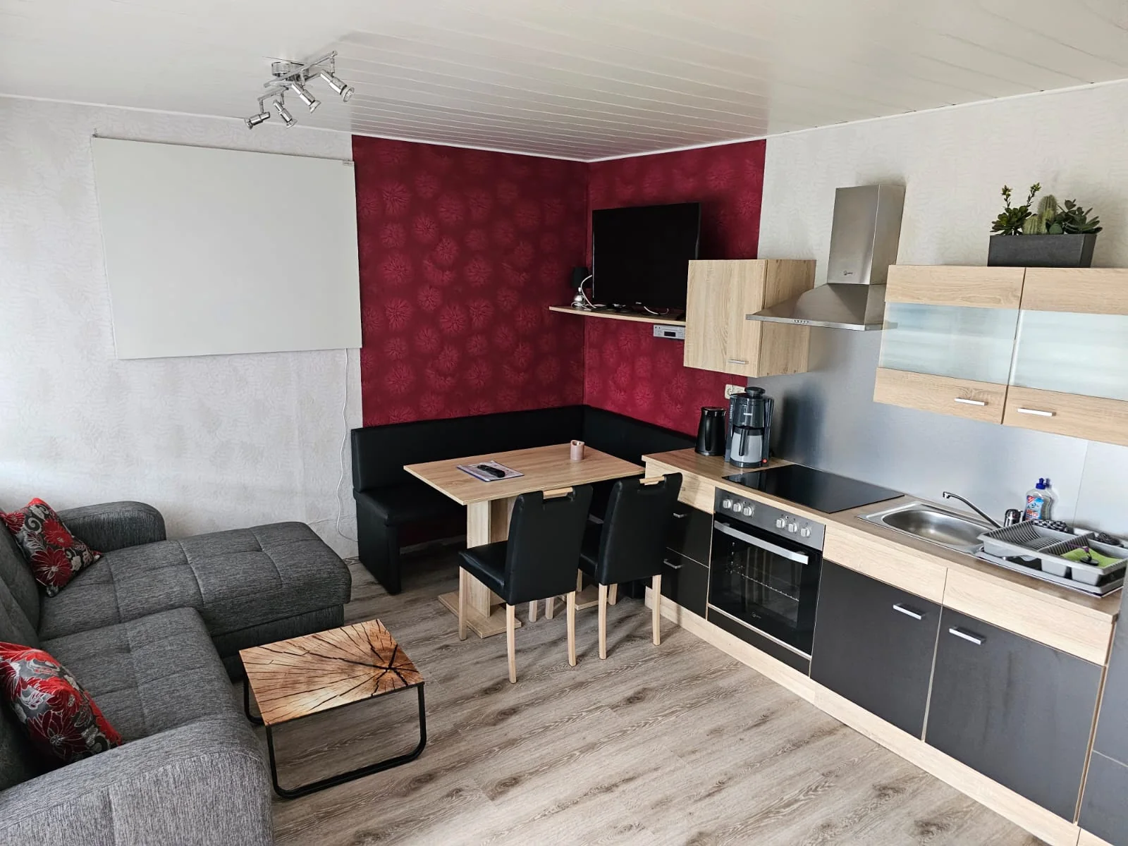 Schlafzimmer mit Doppelbett im Ferienhaus Bungalow 094