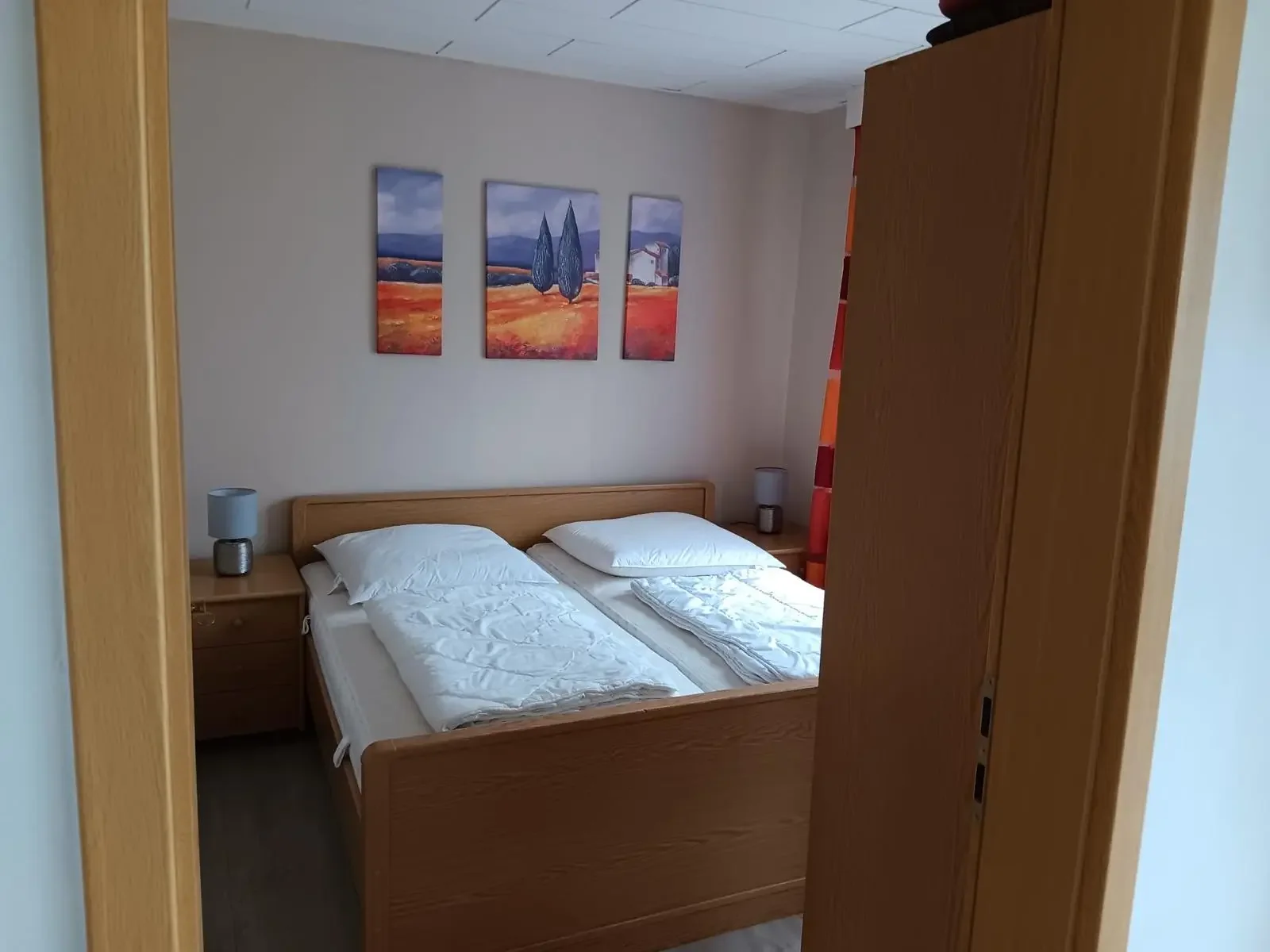 Bungalow 103 am Zeulenrodaer Meer – Schlafzimmer mit komfortablem Bett