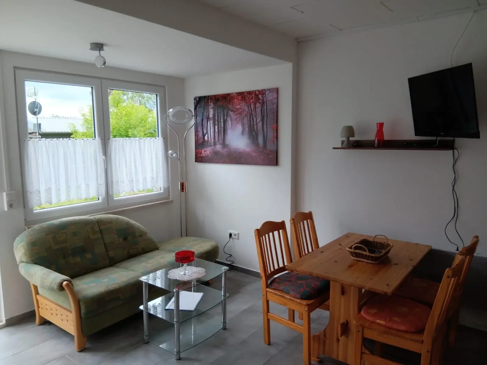 Bungalow 103 am Zeulenrodaer Meer – Gemütlicher Wohnbereich mit Sitzecke