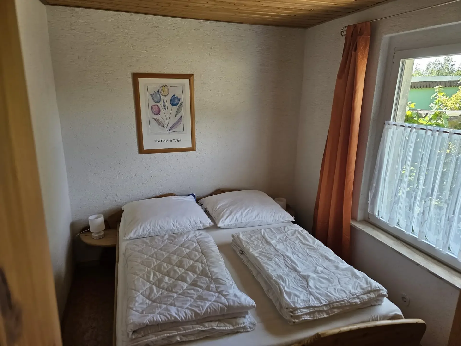 Bungalow 131 am Zeulenrodaer Meer – Schlafzimmer mit komfortablem Bett