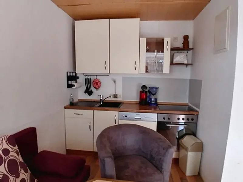 Bungalow 171 am Zeulenrodaer Meer – Heller Essbereich mit Esstisch